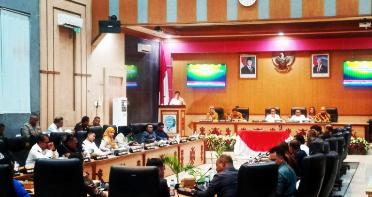 DPRD Ambon Serahkan Tiga Perda ke Pemkot 
