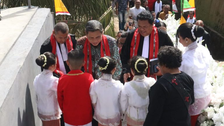 Wattimena Hadiri Peresmian Gedung Pastori 3 Jemaat GPM Halong