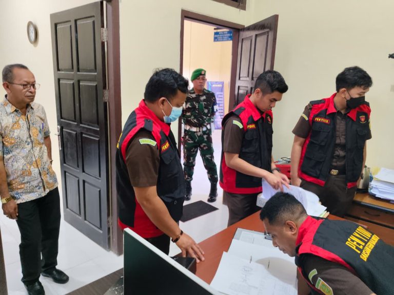 Kejari Malra Geledah Kantor Dispora dan BPKAD