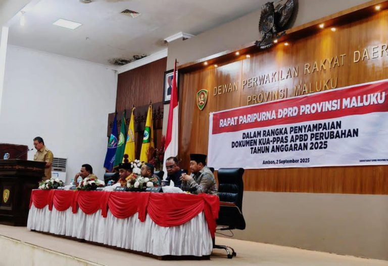 Pemprov Maluku Serahkan Dokumen KUA-PPAS APBD-P Tahun 2025 ke DPRD