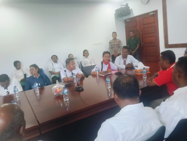 Bupati Ricky Jawerisa Bongkar Aib DPRD Tanimbar