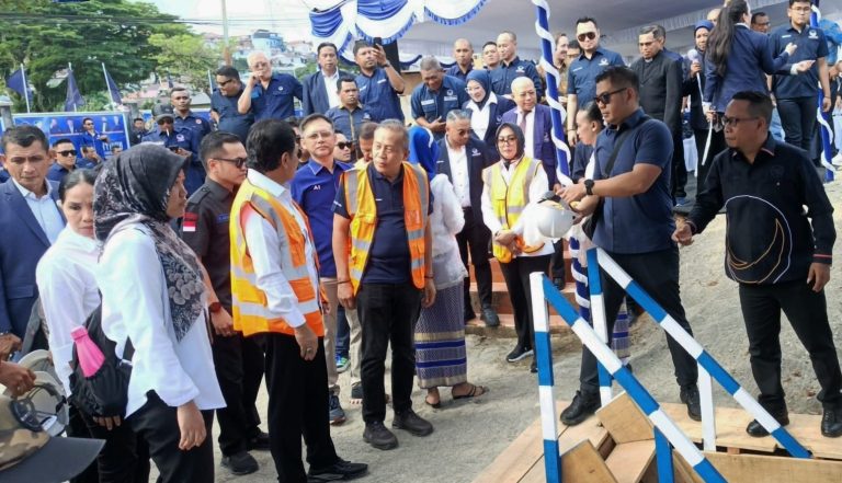 Waketum Tandai Pembangunan “Rumah Restorasi” DPW NasDem Maluku Dengan “Peletakan Batu Pertama” 