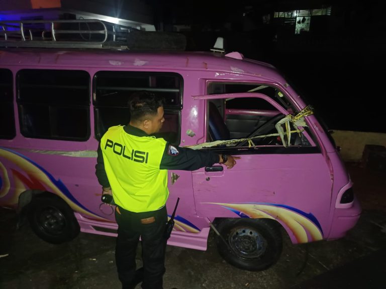 Dipengaruhi Miras, Pengemudi Angkot Tabrak Tugu Dolan di Ambon Meninggal Dunia