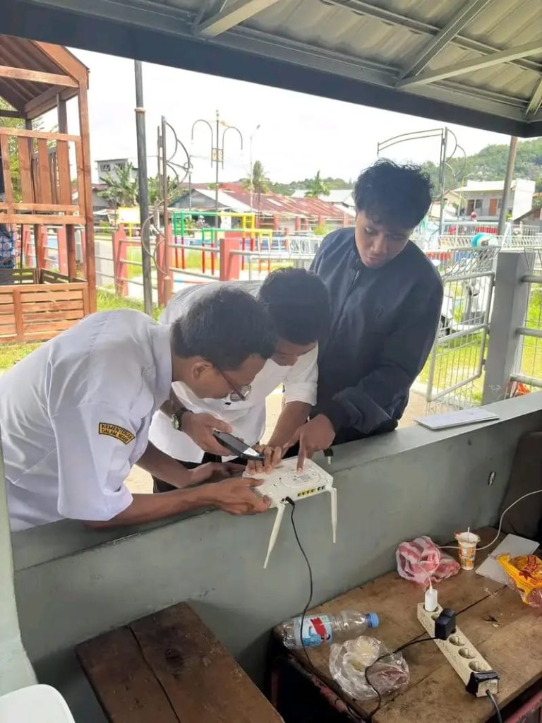 Diskominfo Lakukan Perawatan WIFI Gratis di RTP Taman Wainitu