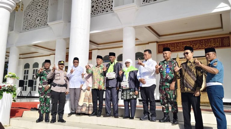Pemkab Malra Lepas 2 Jamaah Haji, Rasyid Minta Jaga Nama Baik Daerah